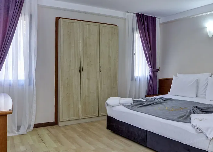 Akay Garden Family Club