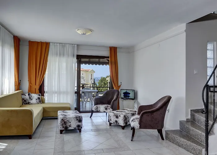 Akay Garden Family Club